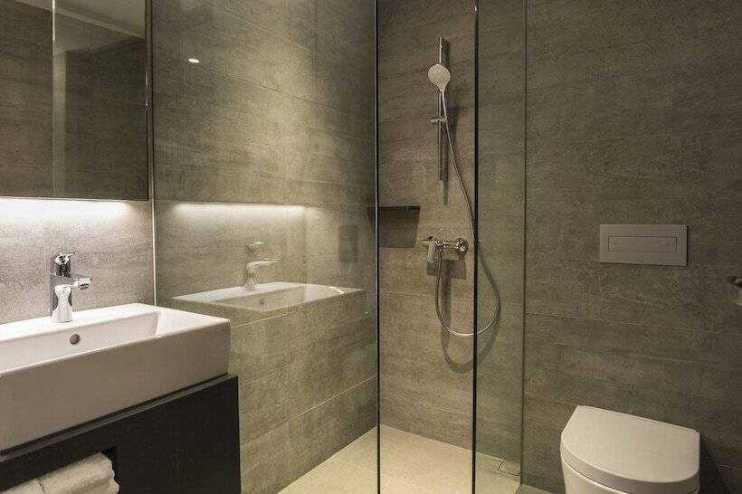 اتاق لوکس سه تخته, 30 Bencoolen