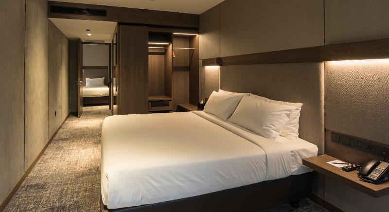 اتاق خانوادگی, 30 Bencoolen