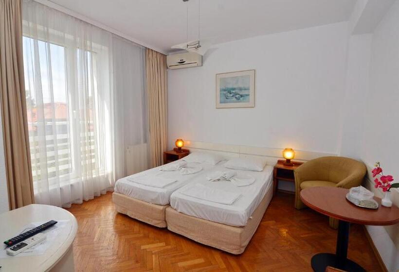 バルコニー付きスタンダードルーム, Astoria