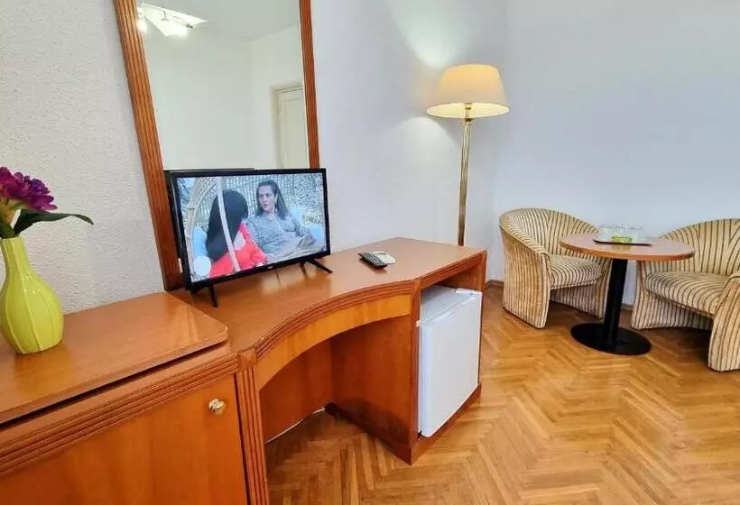 اتاق استاندارد با بالکن, Astoria