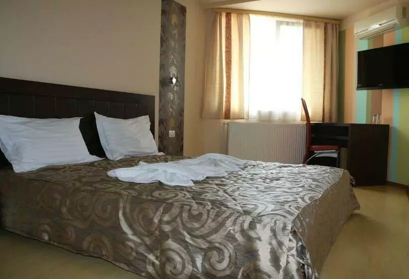 Standard-huone, Caras
