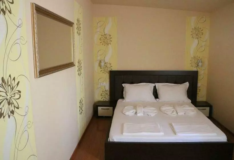 Standard-huone, Caras