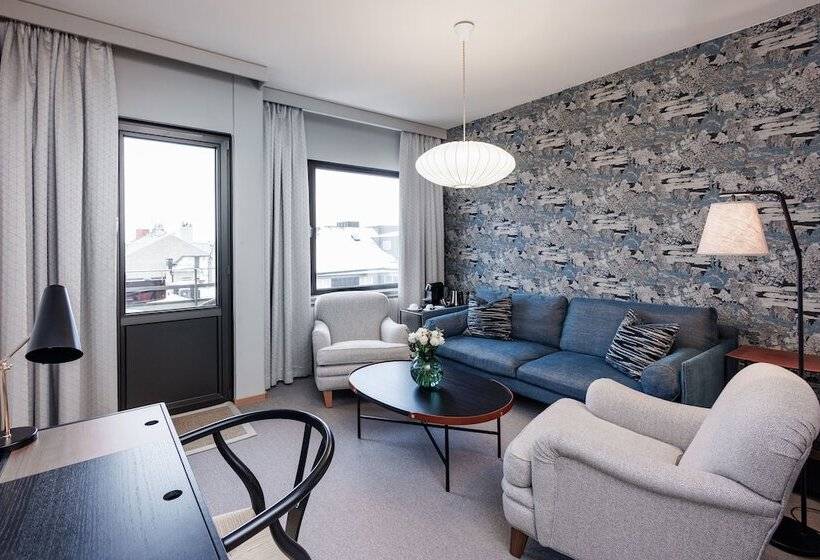 جناح, Clarion Collection Hotel Wellington