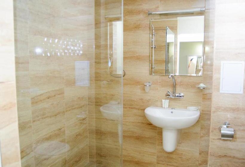 발코니가 있는 스위트, Doina