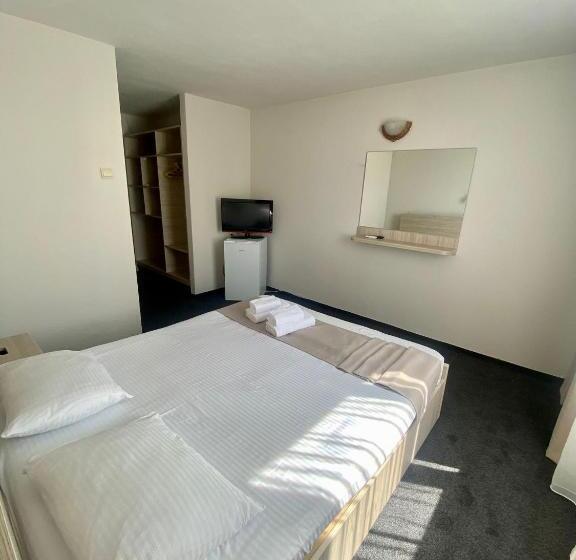 스탠다드 스튜디오 킹침대, Doina