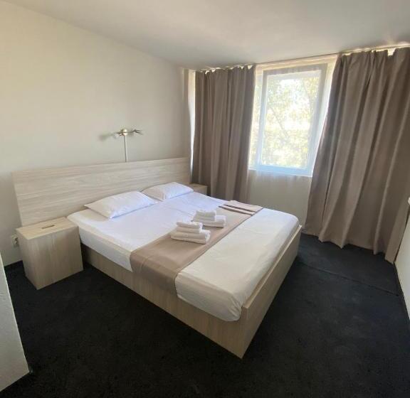 스탠다드 스튜디오 킹침대, Doina