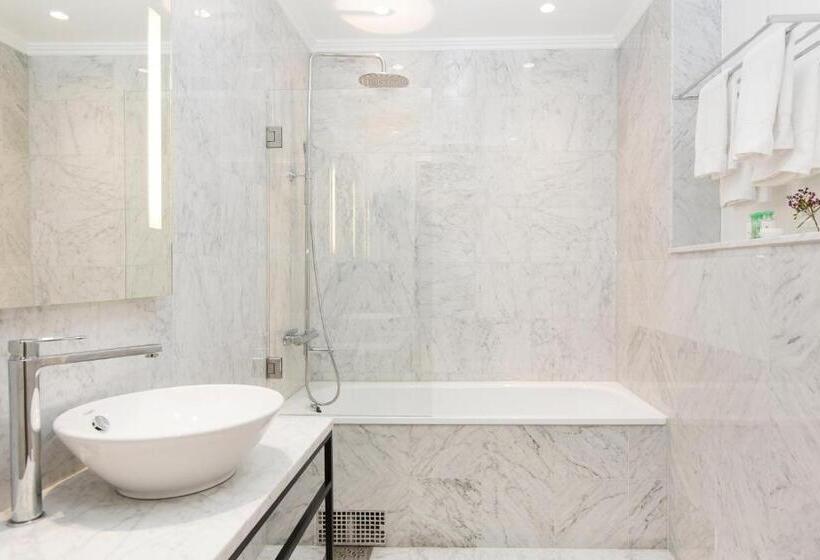 스탠다드 룸 킹사이즈 침대, Elite Hotel Adlon