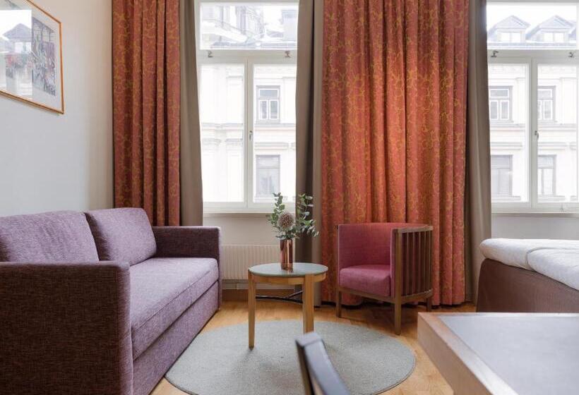 اتاق خانوادگی, Elite Hotel Adlon