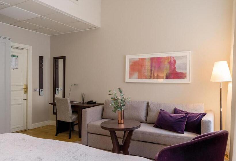 חדר משפחתי, Elite Hotel Adlon