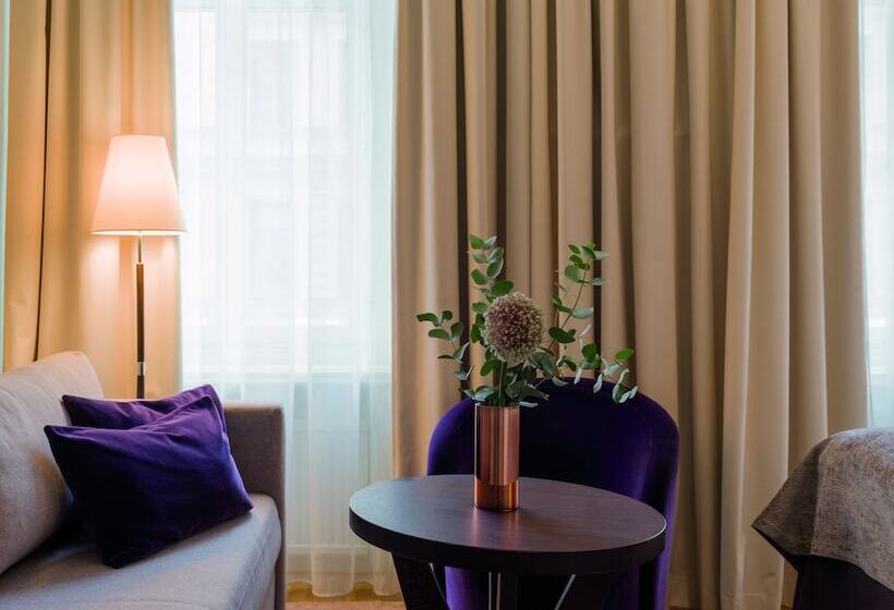 اتاق خانوادگی, Elite Hotel Adlon