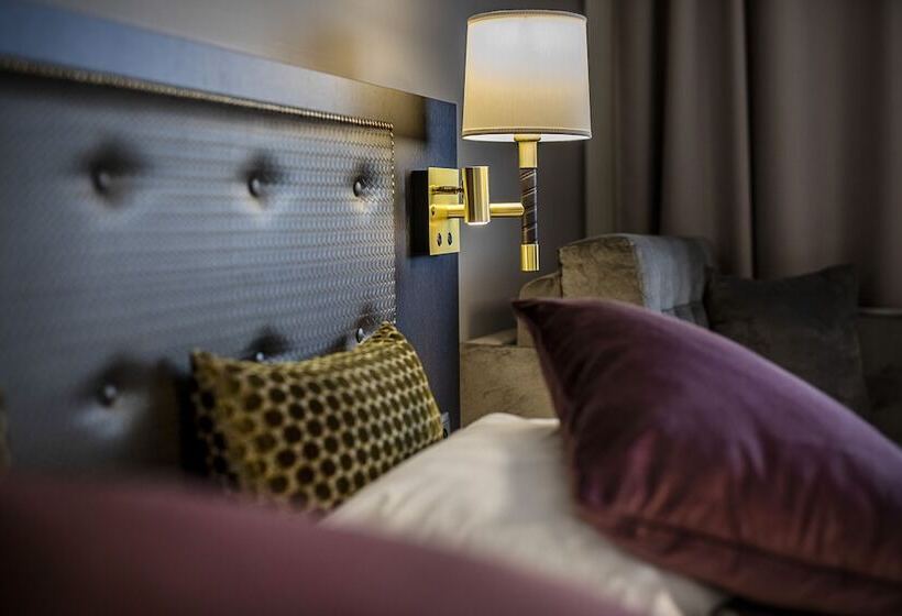 Номер Стандарт Индивидуальный, First Hotel Royal