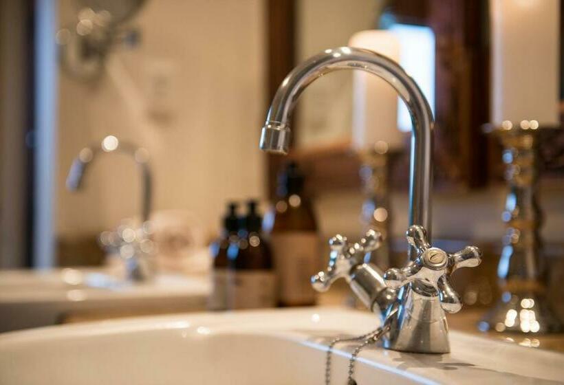 סוויטה, Ghost Mountain Inn