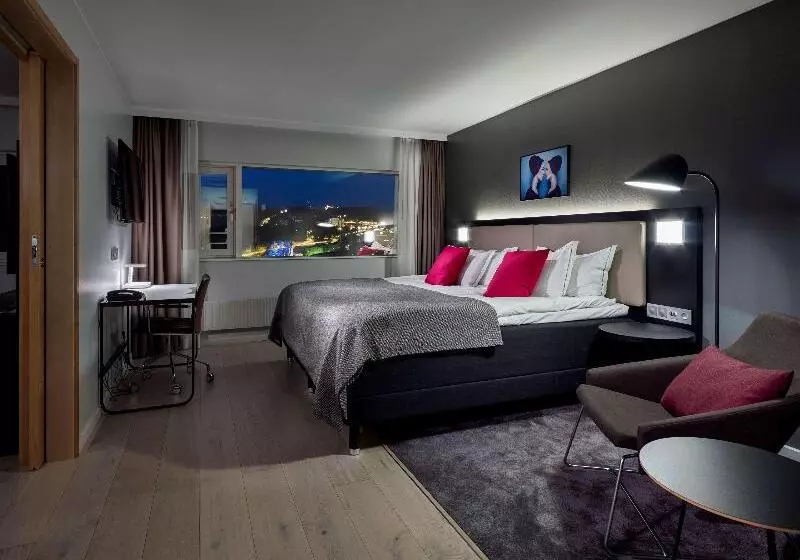 سوییت جونیور, Gothia Towers & Upper House