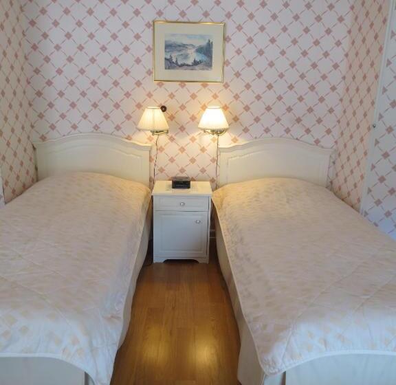 Quarto Triplo Estandar Vista Jardim, Järvsöbaden