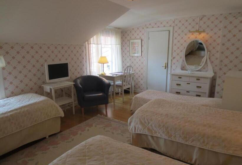 Quarto Triplo Estandar Vista Jardim, Järvsöbaden