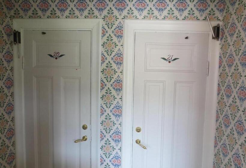 Quarto Triplo Estandar Vista Jardim, Järvsöbaden