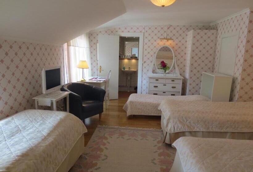 Quarto Triplo Estandar Vista Jardim, Järvsöbaden