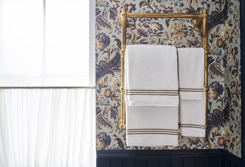 חדר בסיסי, Mj's