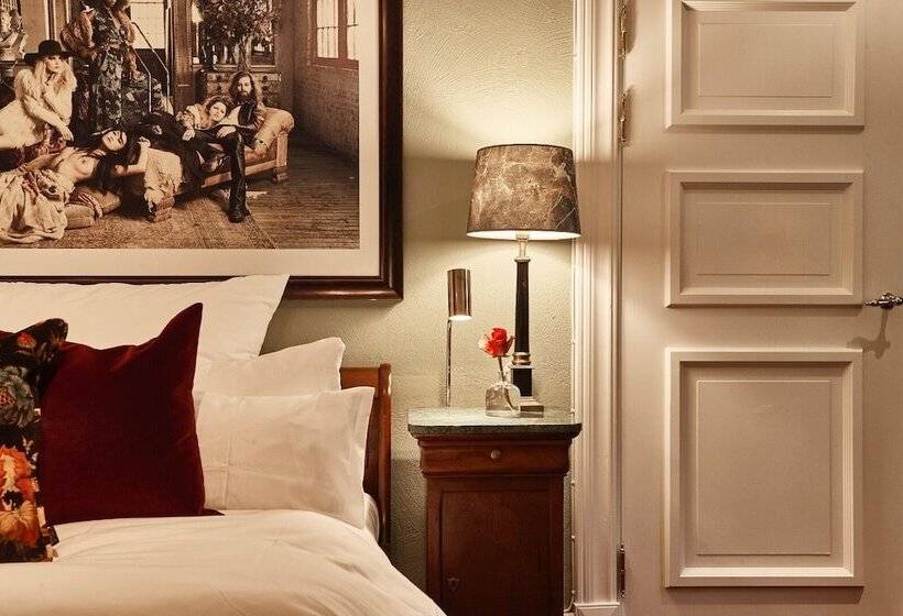 חדר בסיסי, Mj's