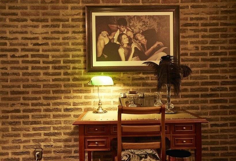 חדר סטנדרט, Mj's