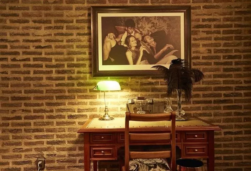 Quarto Estandar, Mj's