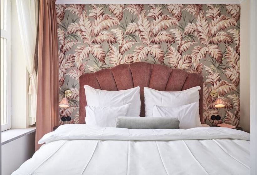 חדר בסיסי, Mj's