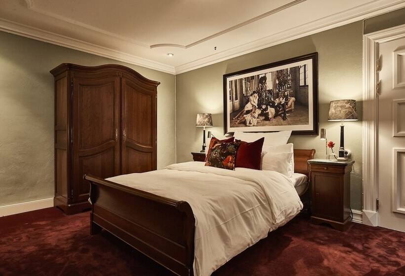 חדר בסיסי, Mj's