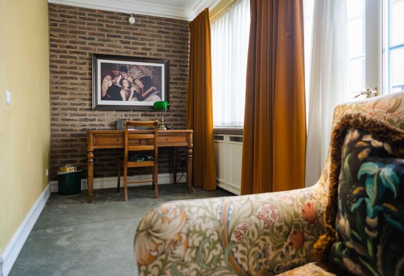 חדר סטנדרט, Mj's