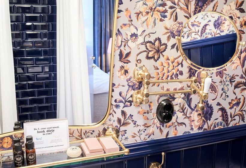 חדר בסיסי, Mj's