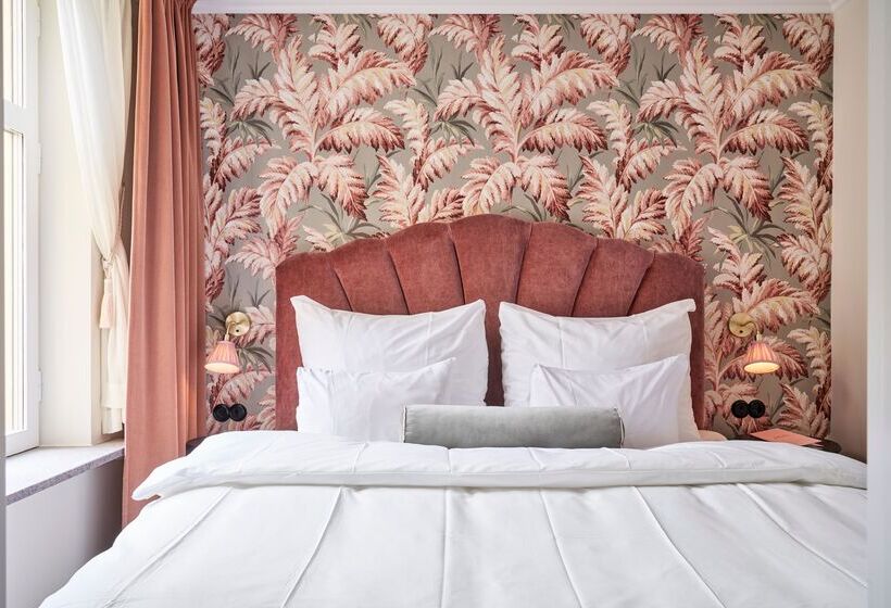 חדר בסיסי, Mj's