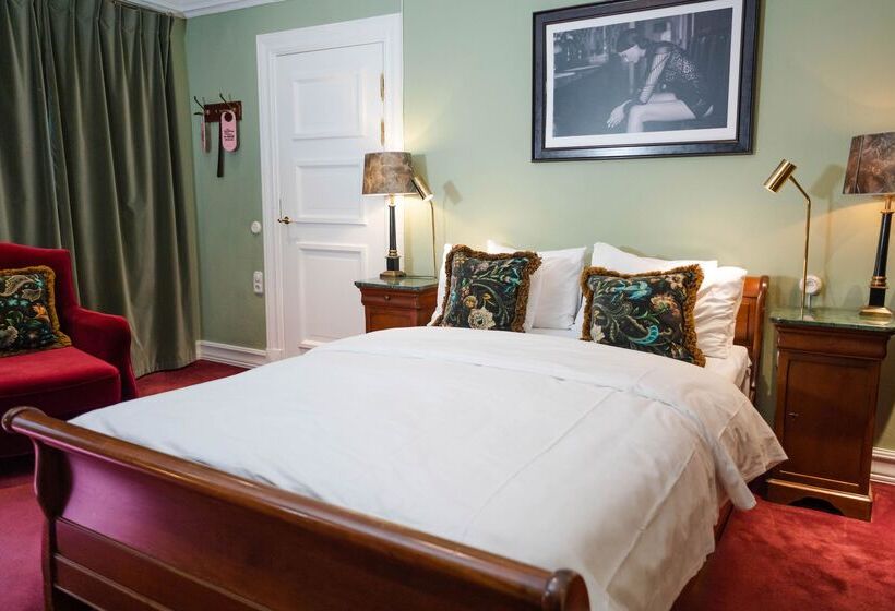 חדר בסיסי, Mj's