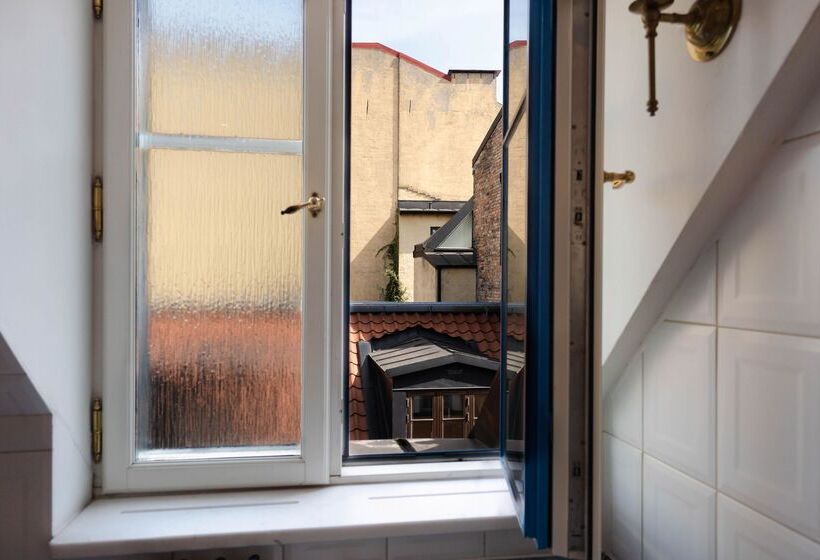 חדר סטנדרט, Mj's