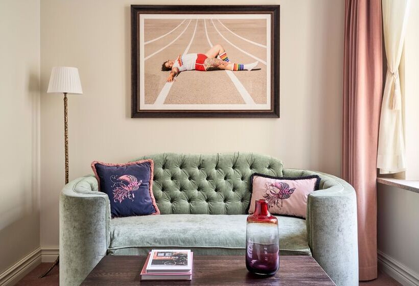 חדר סטנדרט, Mj's