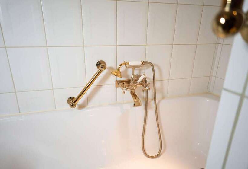 חדר סטנדרט, Mj's