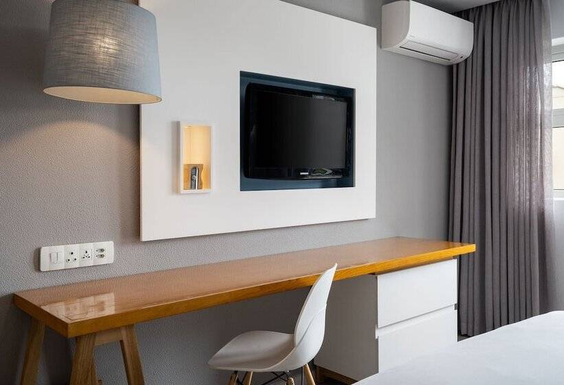 חדר סטנדרט עם מרפסת, Protea Hotel By Marriott Cape Town Sea Point