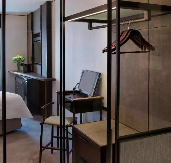 اتاق خانواده دولوکس با تخت‌خواب دو نفره‌ی کینگ‌سایز, Shangri La Singapore