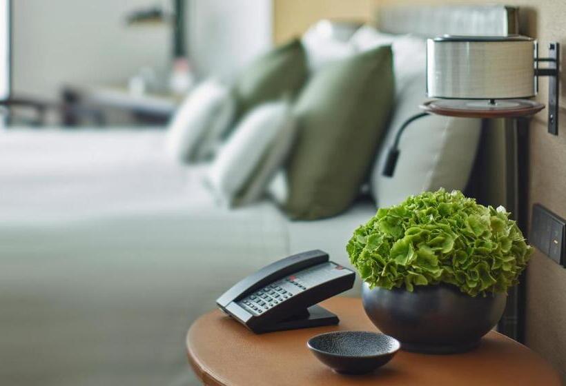 اتاق خانواده دولوکس با تخت‌خواب دو نفره‌ی کینگ‌سایز, Shangri La Singapore