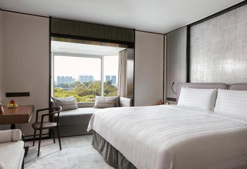 اتاق خانواده دولوکس با تخت‌خواب دو نفره‌ی کینگ‌سایز, Shangri La Singapore