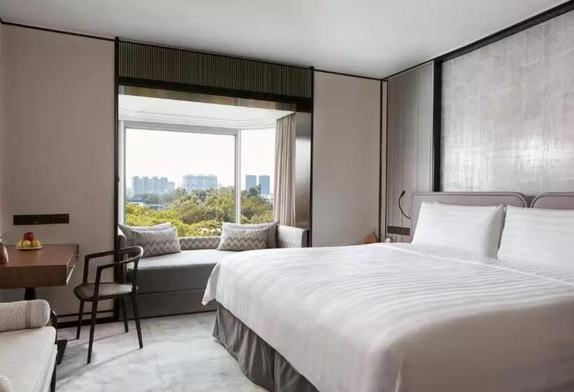 اتاق خانواده دولوکس با تخت‌خواب دو نفره‌ی کینگ‌سایز, Shangri La Singapore