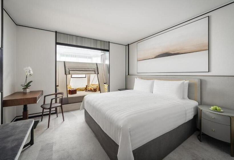 اتاق خانواده دولوکس با تخت‌خواب دو نفره‌ی کینگ‌سایز, Shangri La Singapore