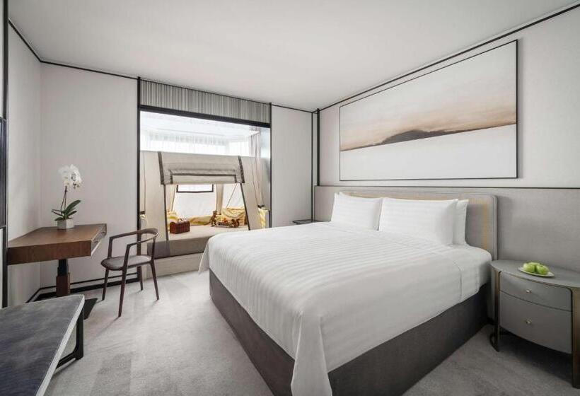 اتاق خانواده دولوکس با تخت‌خواب دو نفره‌ی کینگ‌سایز, Shangri La Singapore