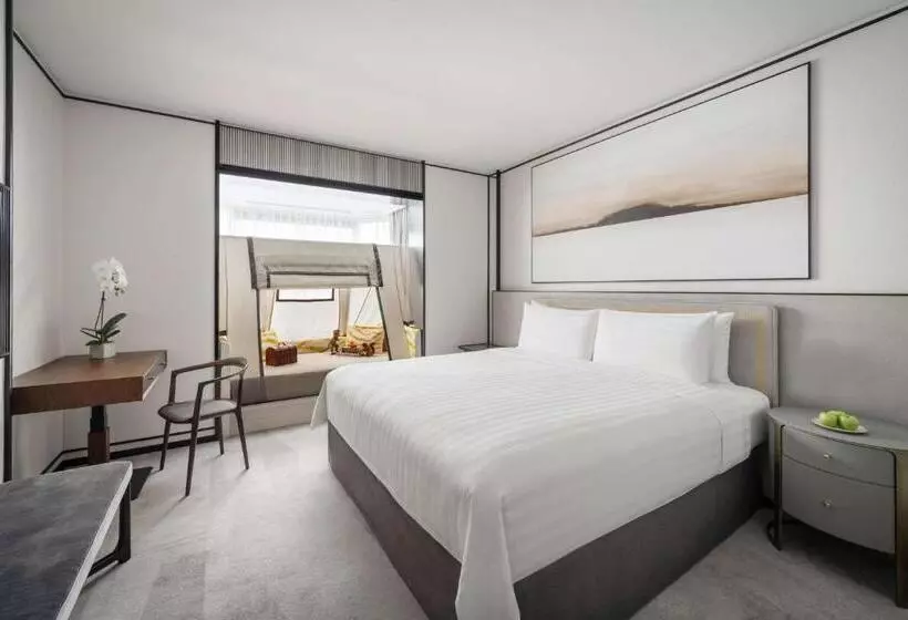 اتاق خانواده دولوکس با تخت‌خواب دو نفره‌ی کینگ‌سایز, Shangri La Singapore