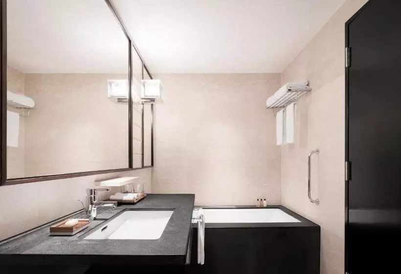 اتاق لوکس با تخت بزرگ, Shangri La Singapore