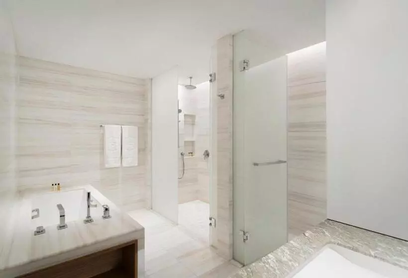 سوییت جونیور کلاب, Shangri La Singapore