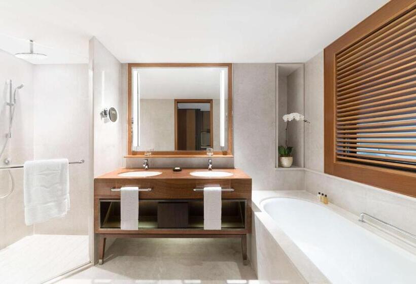 اتاق لوکس با تخت بزرگ, Shangri La Singapore