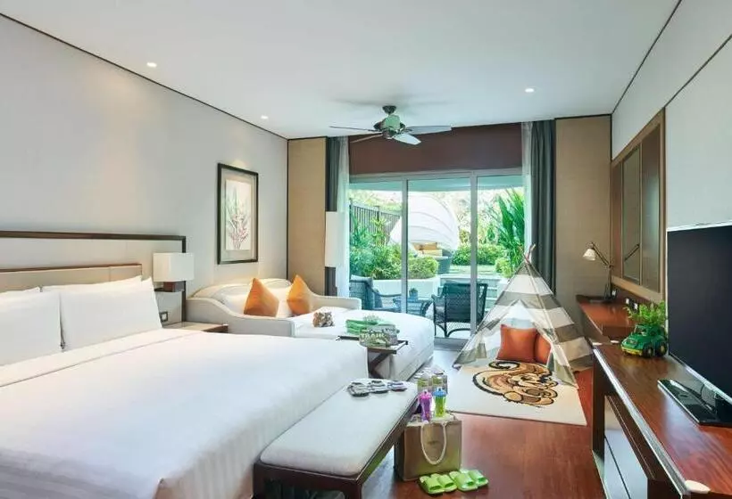 اتاق خانواده دولوکس با تخت‌خواب دو نفره‌ی کینگ‌سایز, Shangri La Singapore