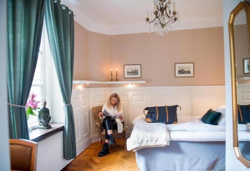 חדר בסיסי, Slottshotellet