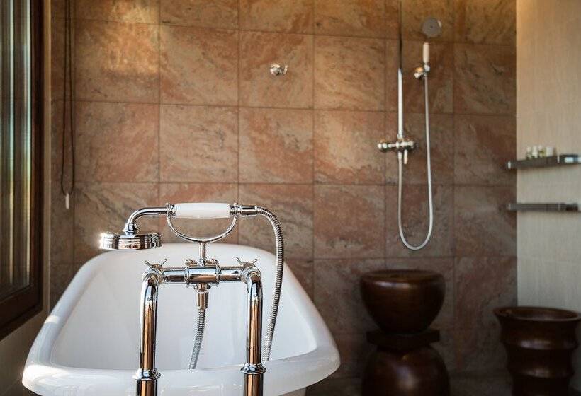 بانگلوی استاندارد, Palau Pacific Resort