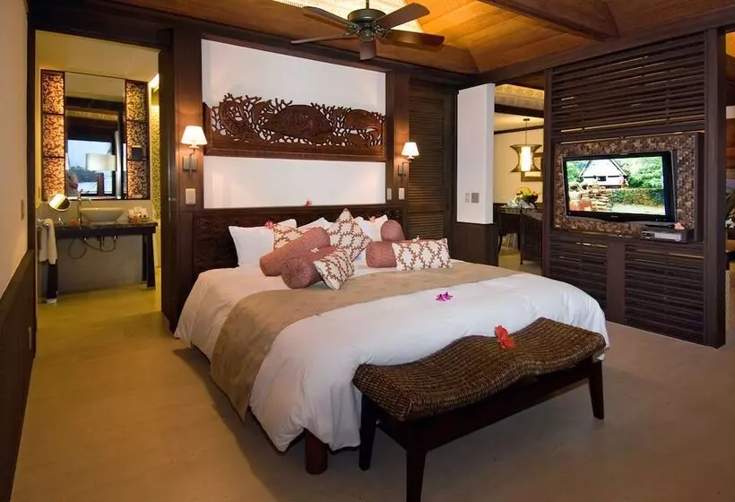 بانگلوی استاندارد, Palau Pacific Resort