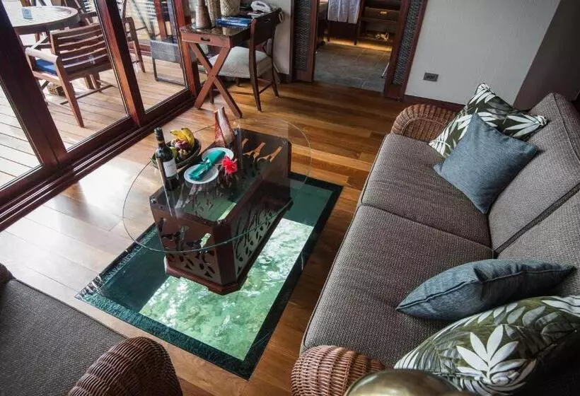بانگلوی استاندارد, Palau Pacific Resort